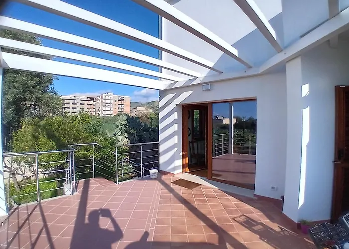 Carachouse Πανσιόν *