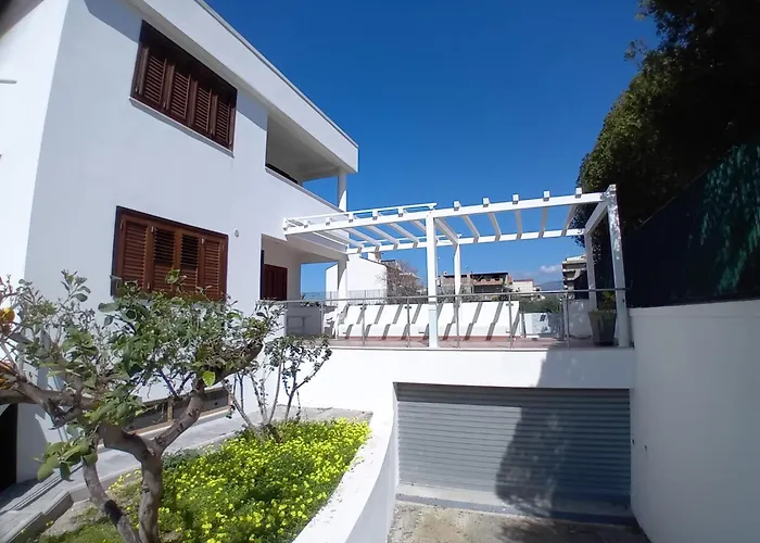 Carachouse Πανσιόν *