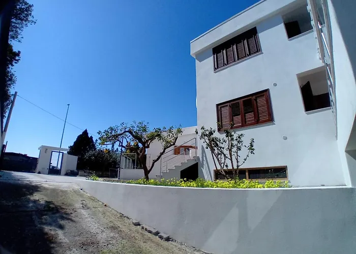 Πανσιόν Carachouse *